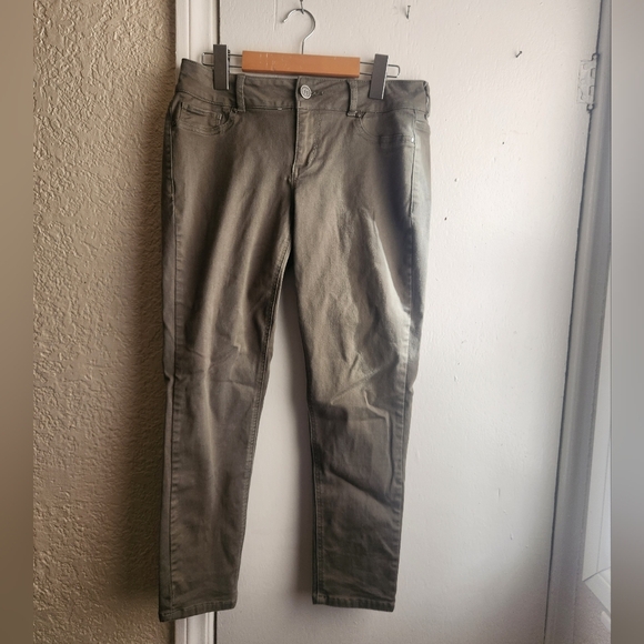 maurices- Olive Colored Jegging - Picture 1 of 5